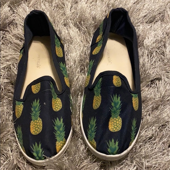 Francesca's Collections Shoes - 🌸 Slip on Pineapple design Shoes